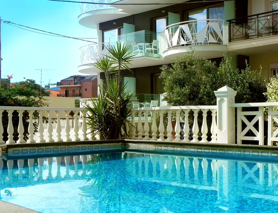 Basen w hotelu Apartamenty La Boheme Luxurious