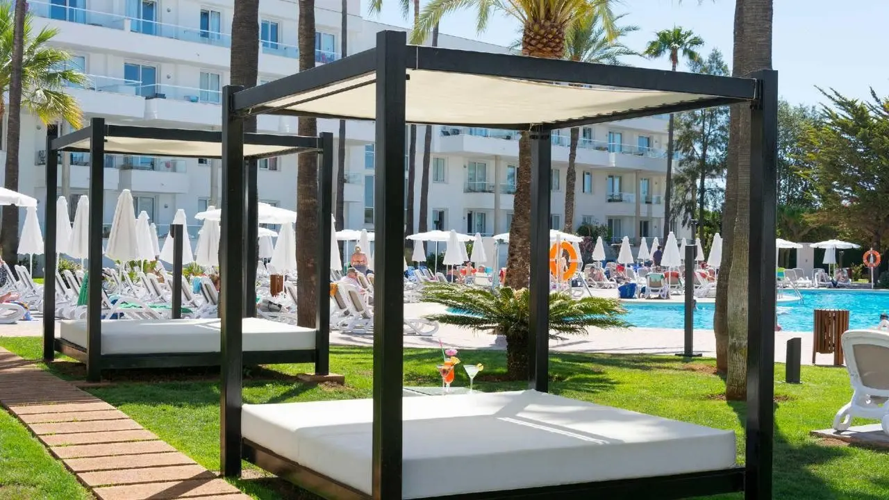 Aparthotel Protur Vista Badia — PROTUR VISTA BADIA