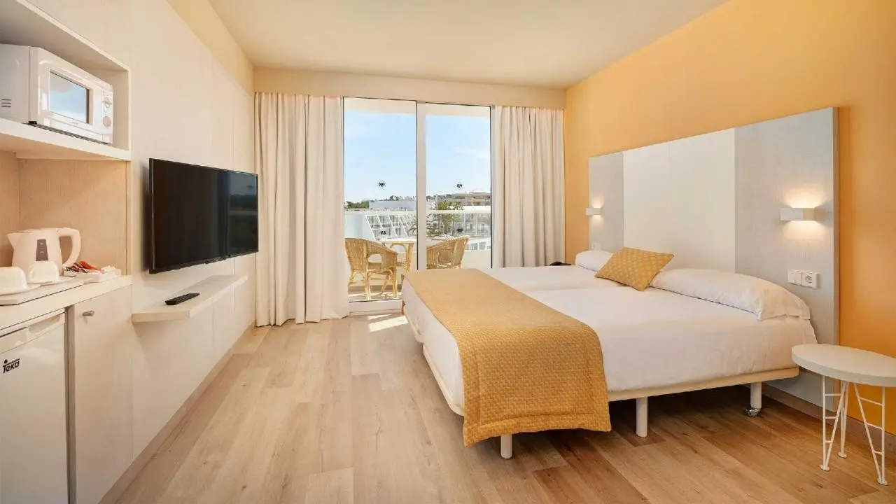 Aparthotel Protur Vista Badia — PROTUR VISTA BADIA