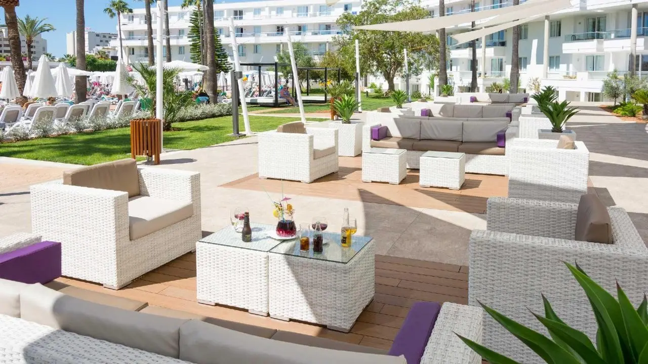 Aparthotel Protur Vista Badia — PROTUR VISTA BADIA