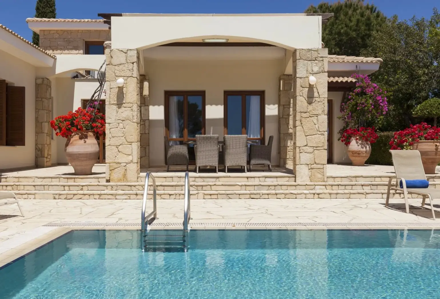 Basen w hotelu Aphrodite Hills Holiday Residences