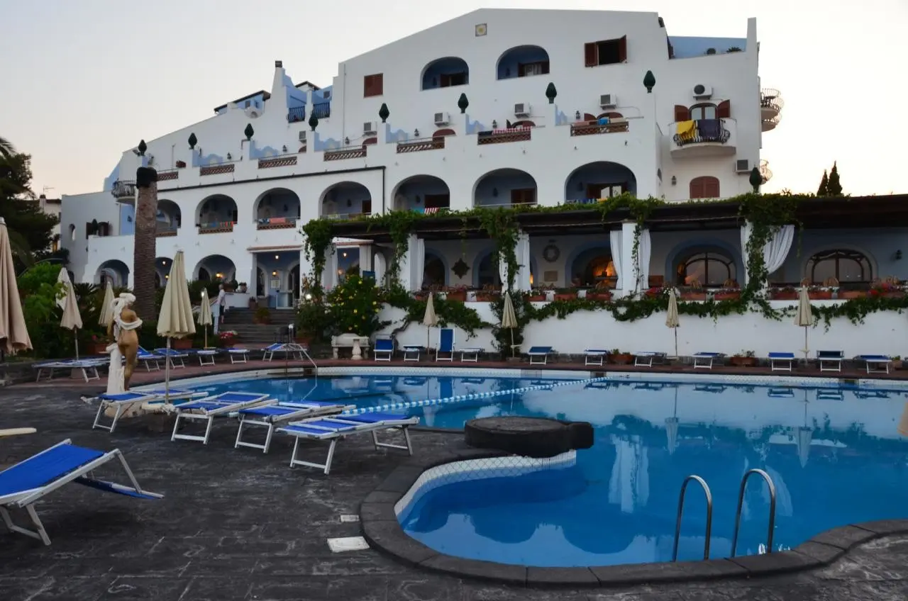 Arathena Rocks Hotel — ARATHENA ROCKS