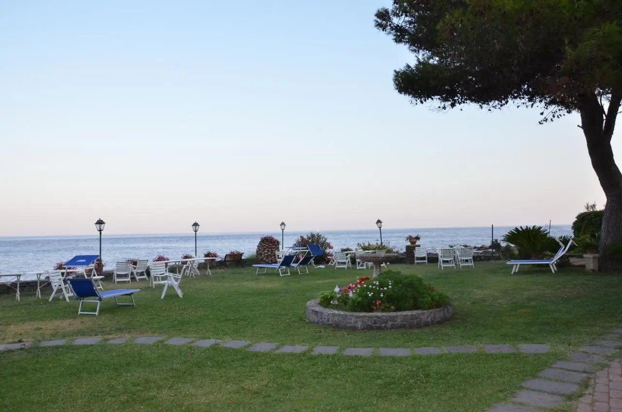 Arathena Rocks Hotel — ARATHENA ROCKS