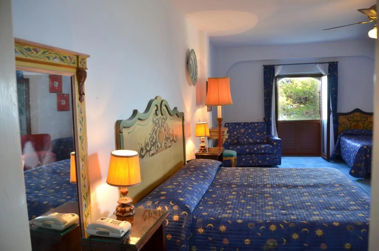 Arathena Rocks Hotel — ARATHENA ROCKS