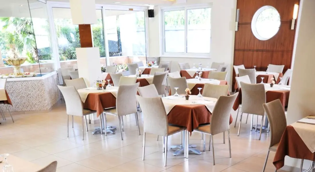 Restauracja i jedzenie w hotelu Argiro Village