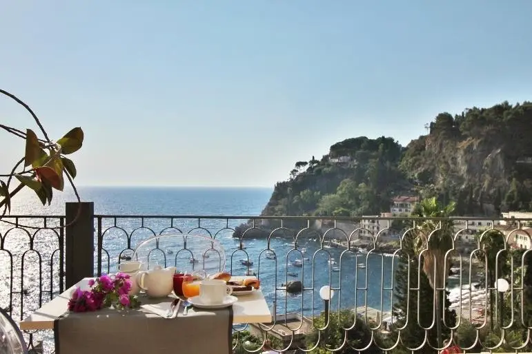 Baia Azzurra — BAIA AZZURRA