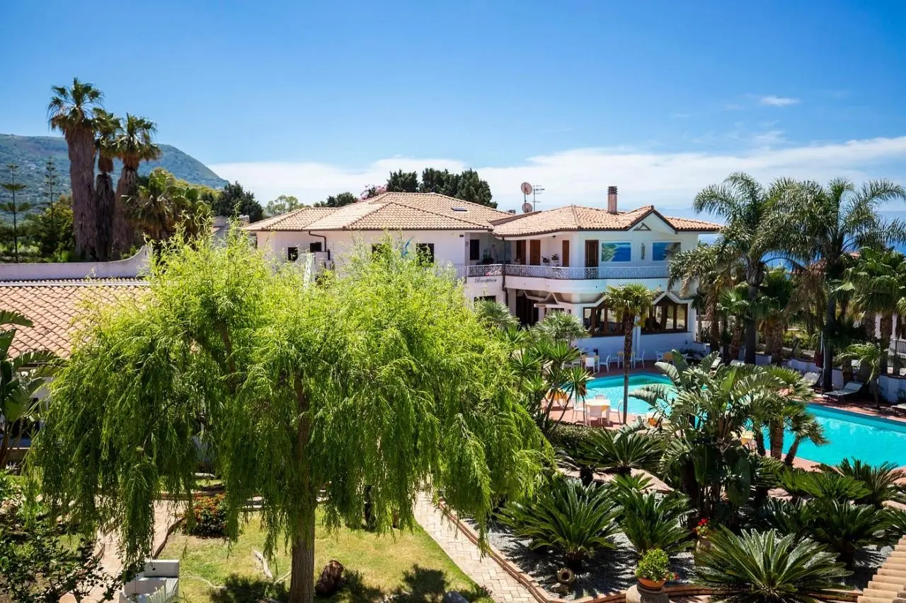 Baia del Capo — BAIA DEL CAPO