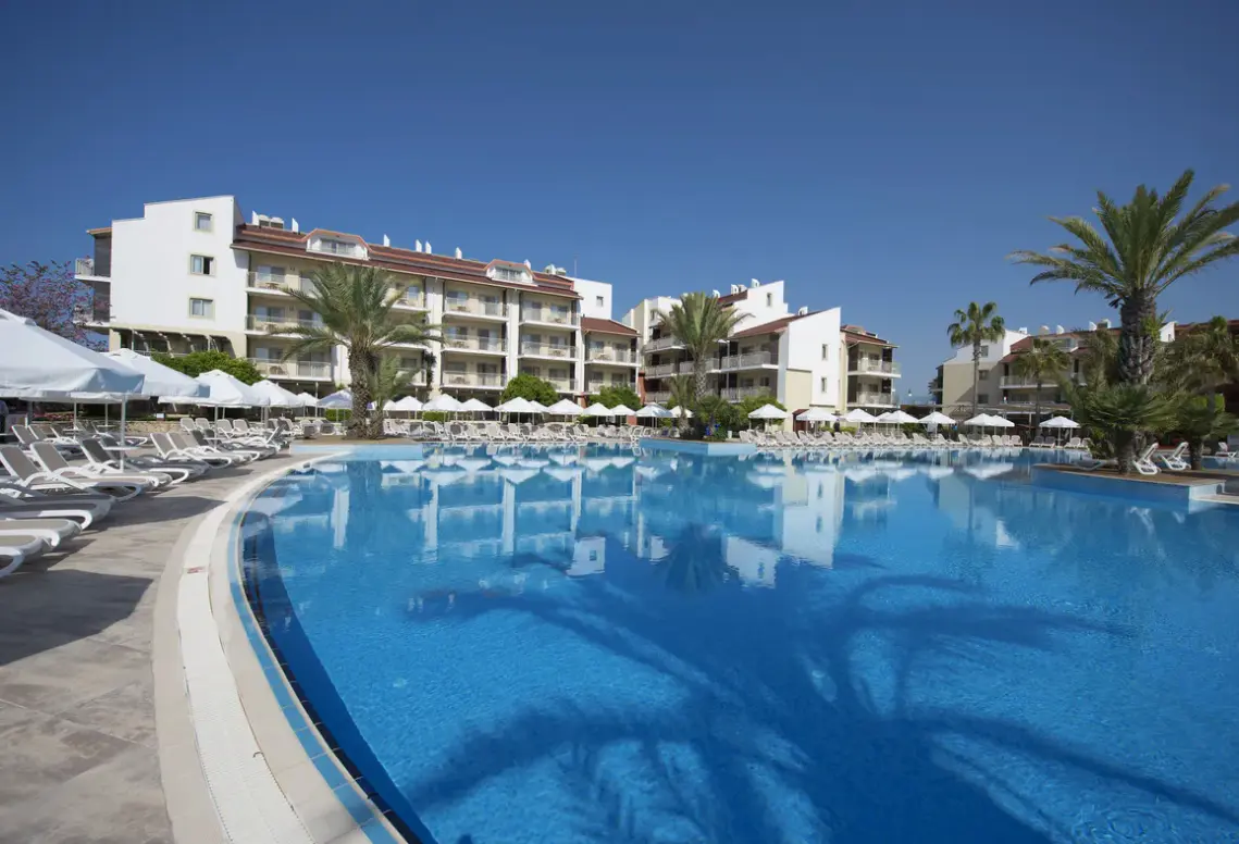Basen w hotelu Barut B Suites