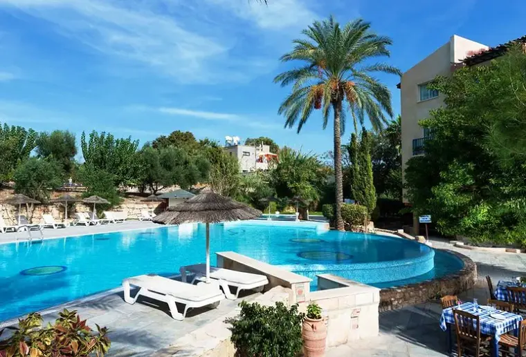 Basen w hotelu Basilica Holiday Resort