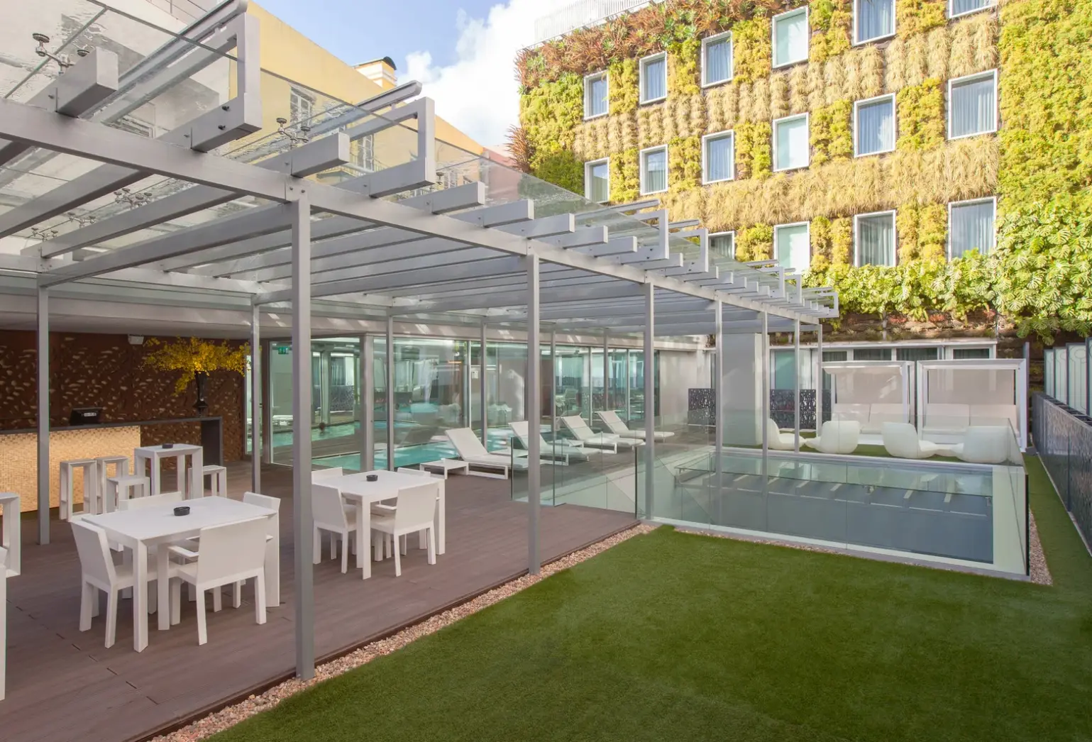 Basen w hotelu Bessahotel Liberdade