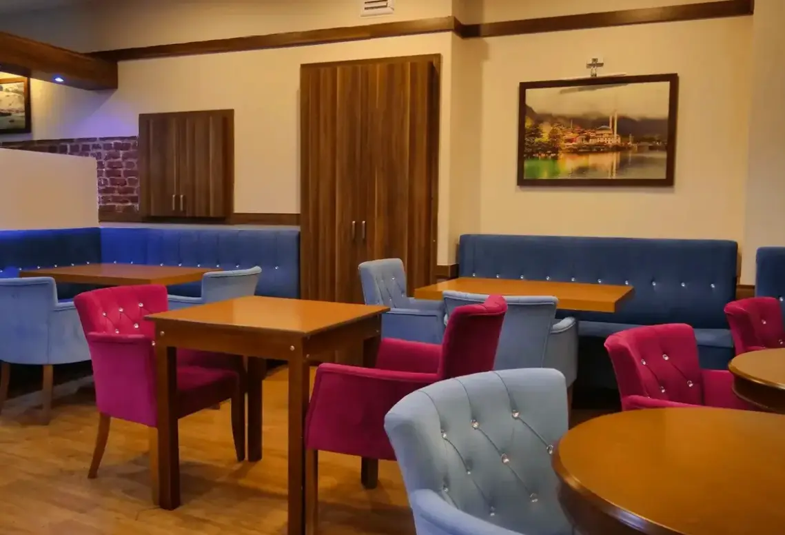 Restauracja i jedzenie w hotelu Black Tulip