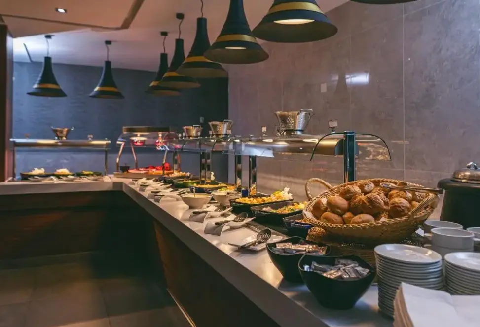Restauracja i jedzenie w hotelu Bora Bora Ibiza-Malta Resort