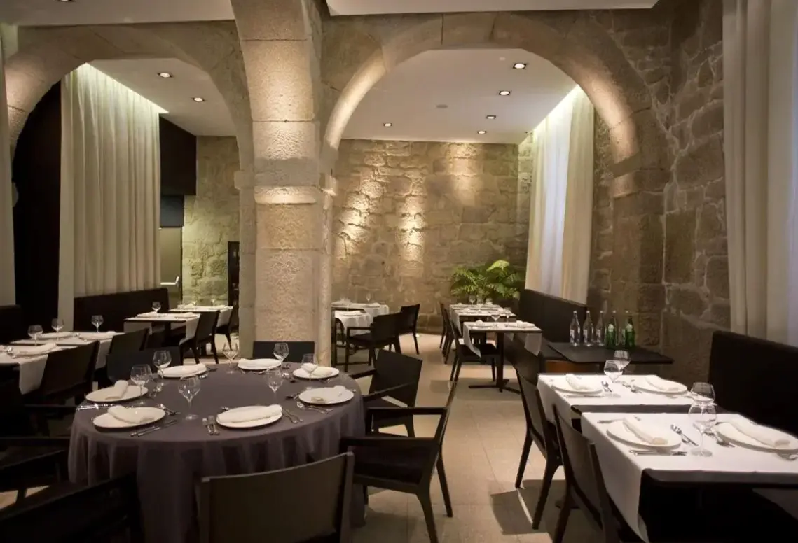 Restauracja i jedzenie w hotelu Carris Porto Ribeira