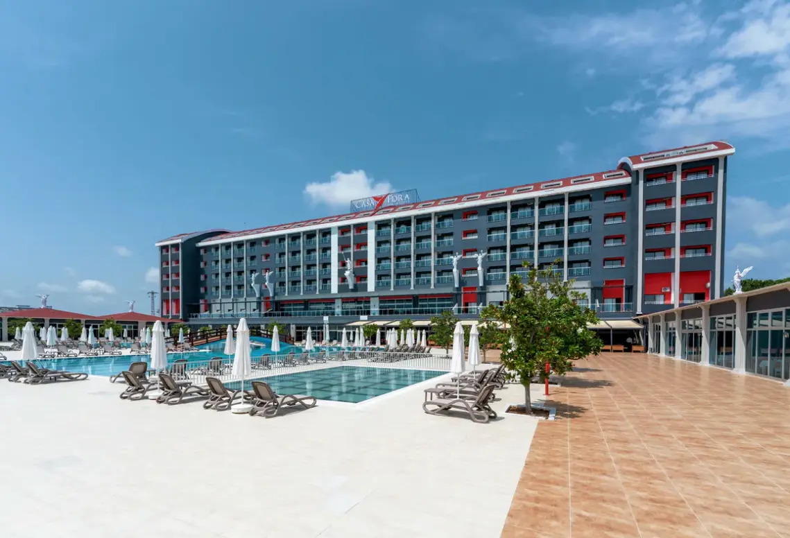 Basen w hotelu Casa Fora Beach Resort