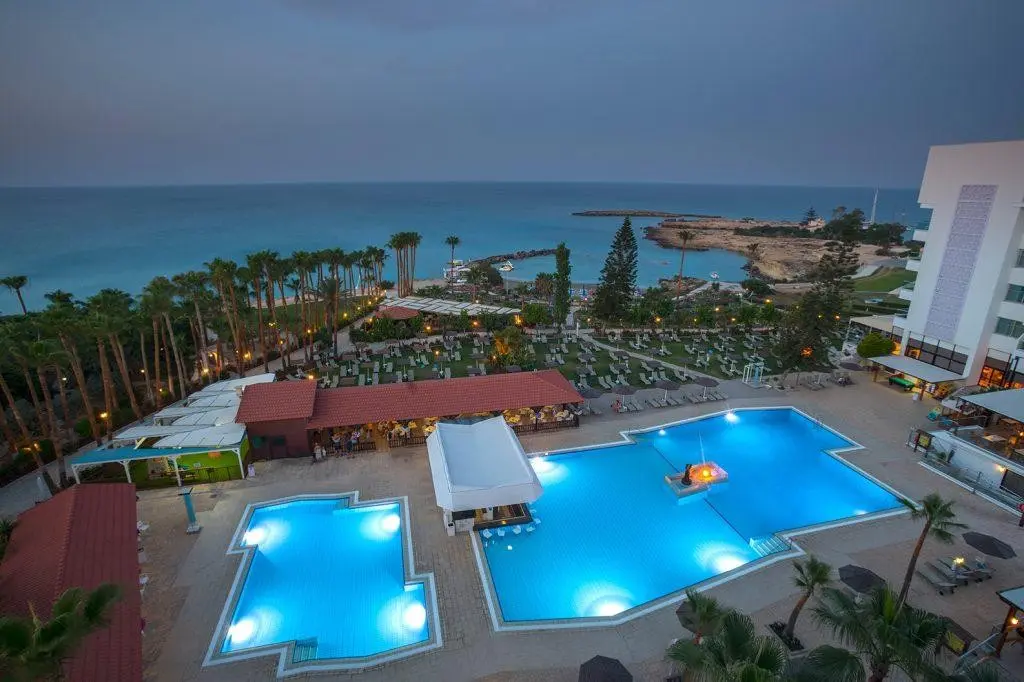 Cavo Maris Beach Hotel — CAVO MARIS BEACH