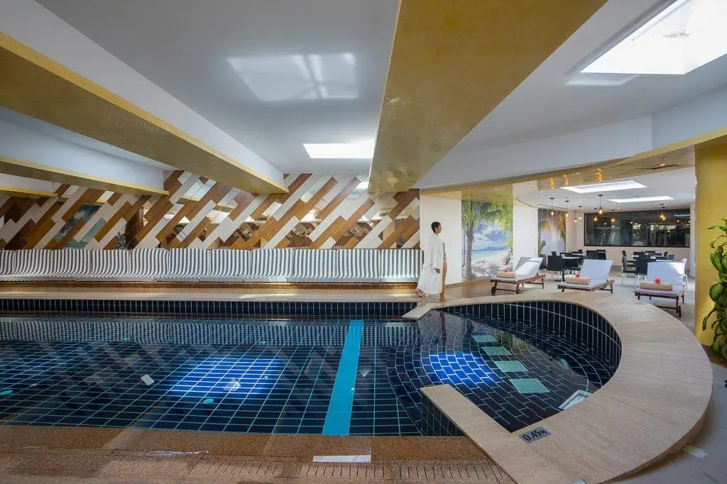 Cavo Maris Beach Hotel — CAVO MARIS BEACH