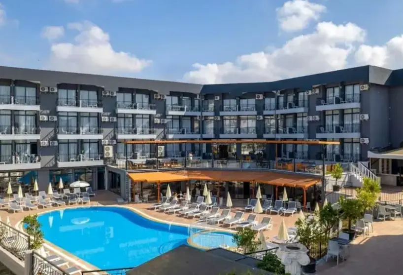 Basen w hotelu Clover Magic Park Side