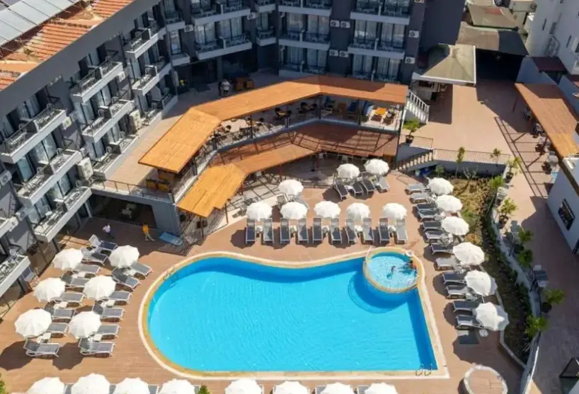 Basen w hotelu Clover Magic Park Side