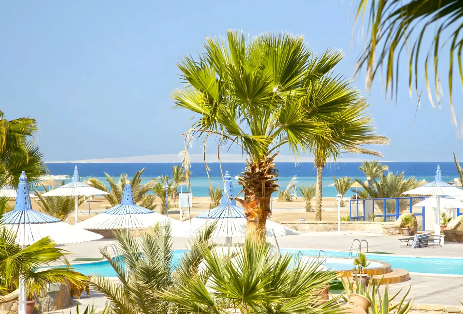 Basen w hotelu Coral Beach Hurghada Resort