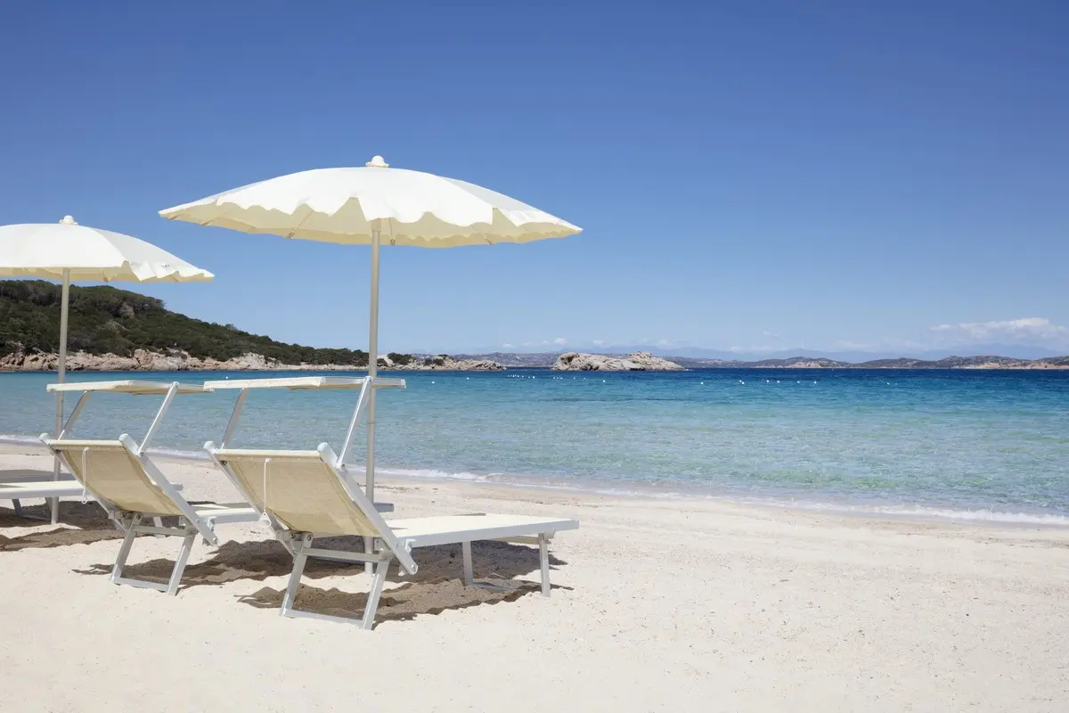 Plaża przy hotelu Cormoran