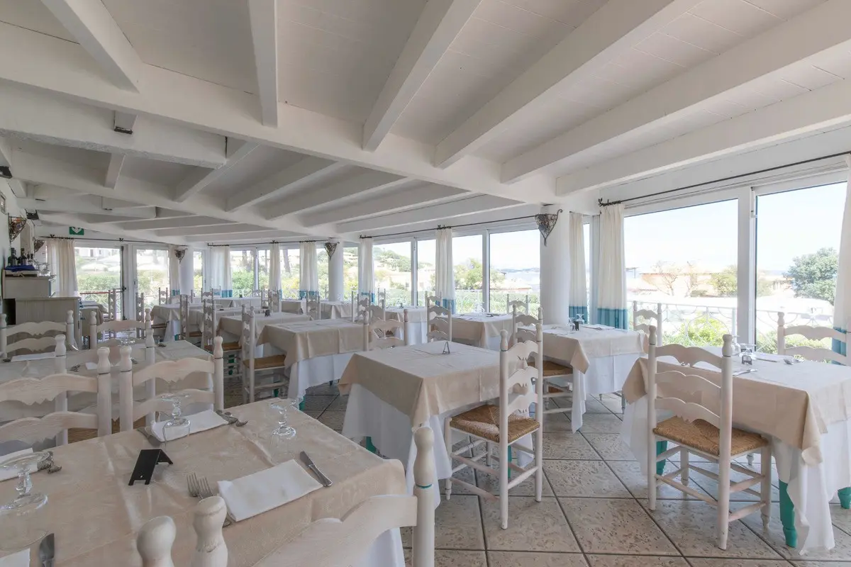 Restauracja i jedzenie w hotelu Cormoran