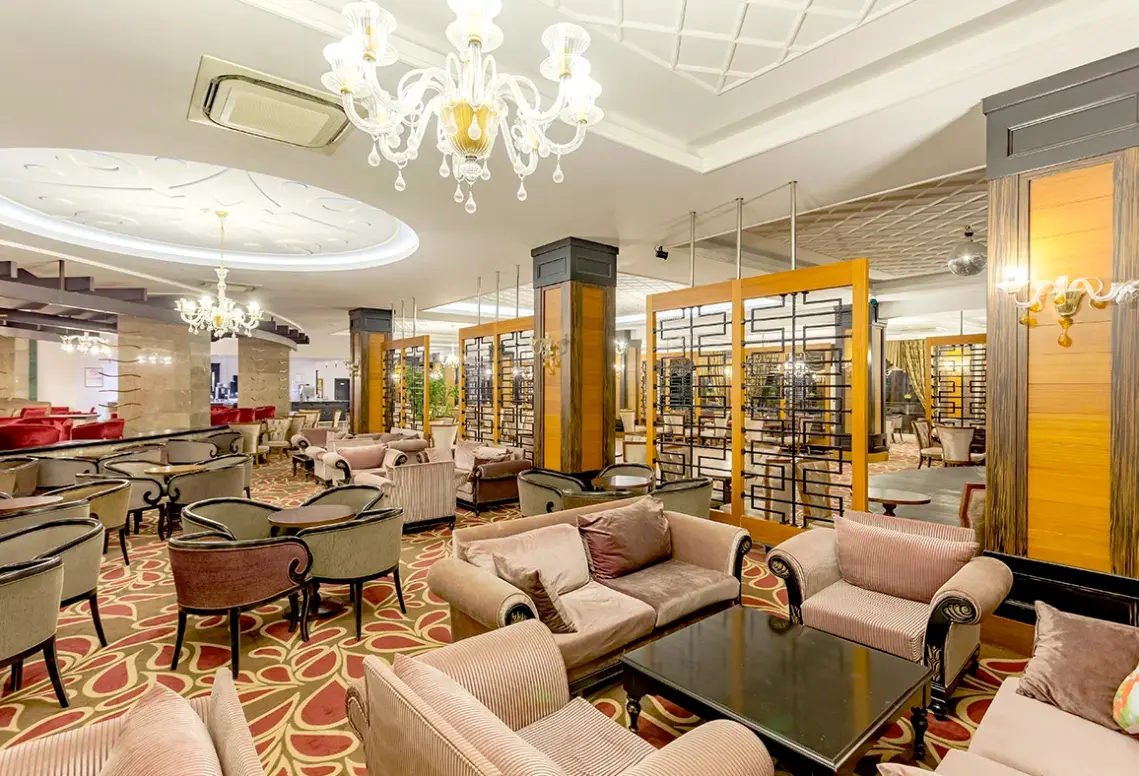 Lobby hotelu Crown Palace