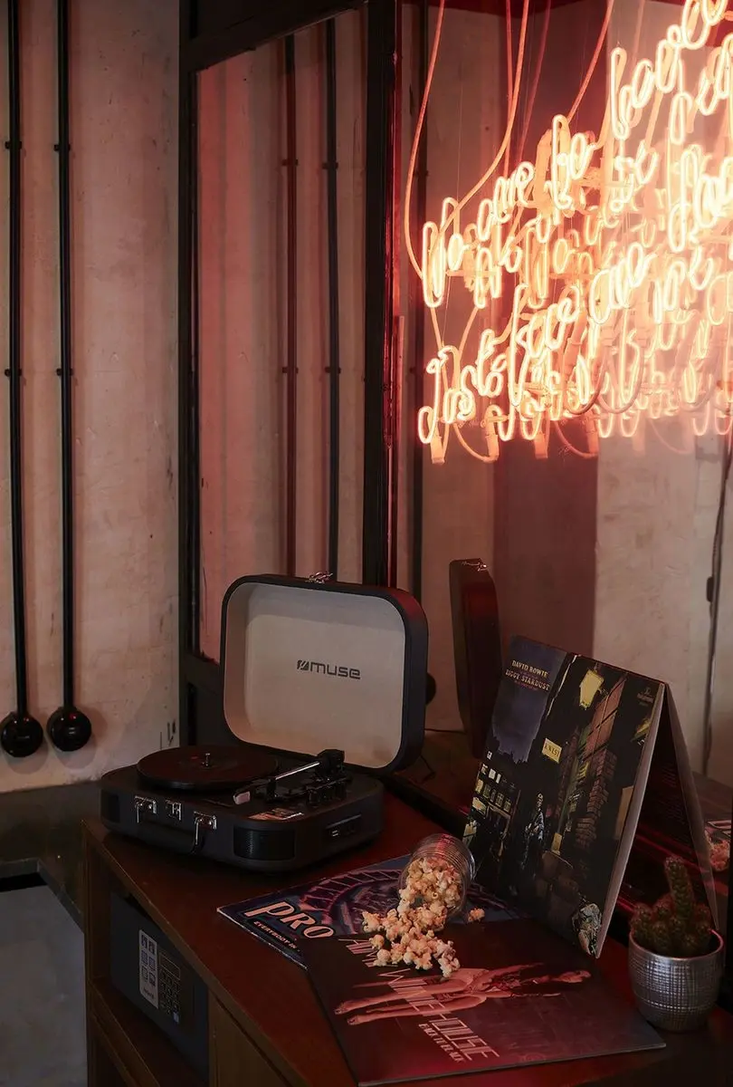 Dave Red Athens — DAVE RED ATHENS