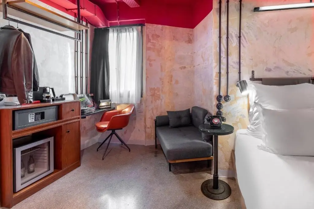 Dave Red Athens — DAVE RED ATHENS