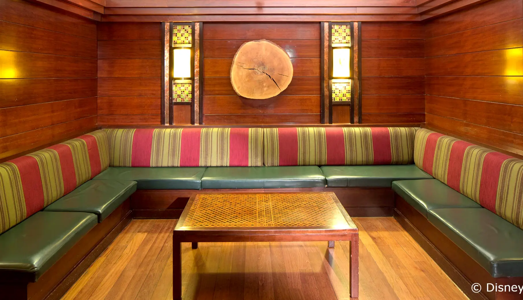Lobby hotelu Disney Sequoia Lodge