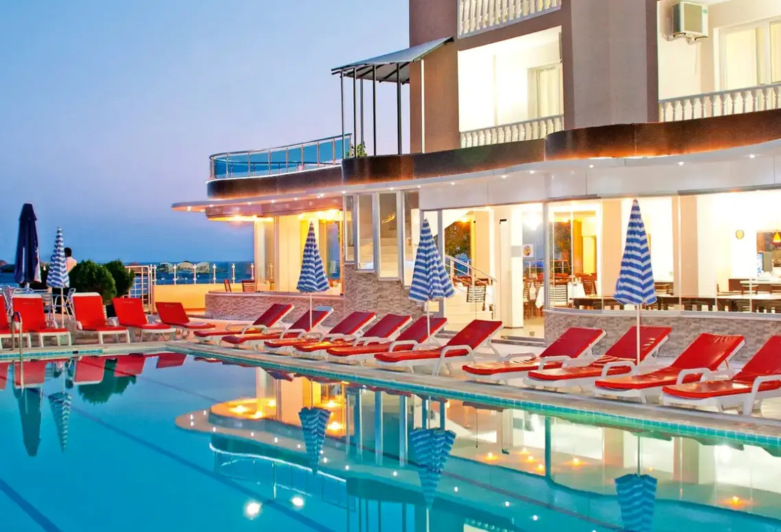 Basen w hotelu Dogan Beach Resort & Spa