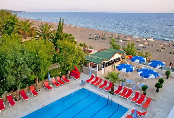 Basen w hotelu Dogan Beach Resort & Spa