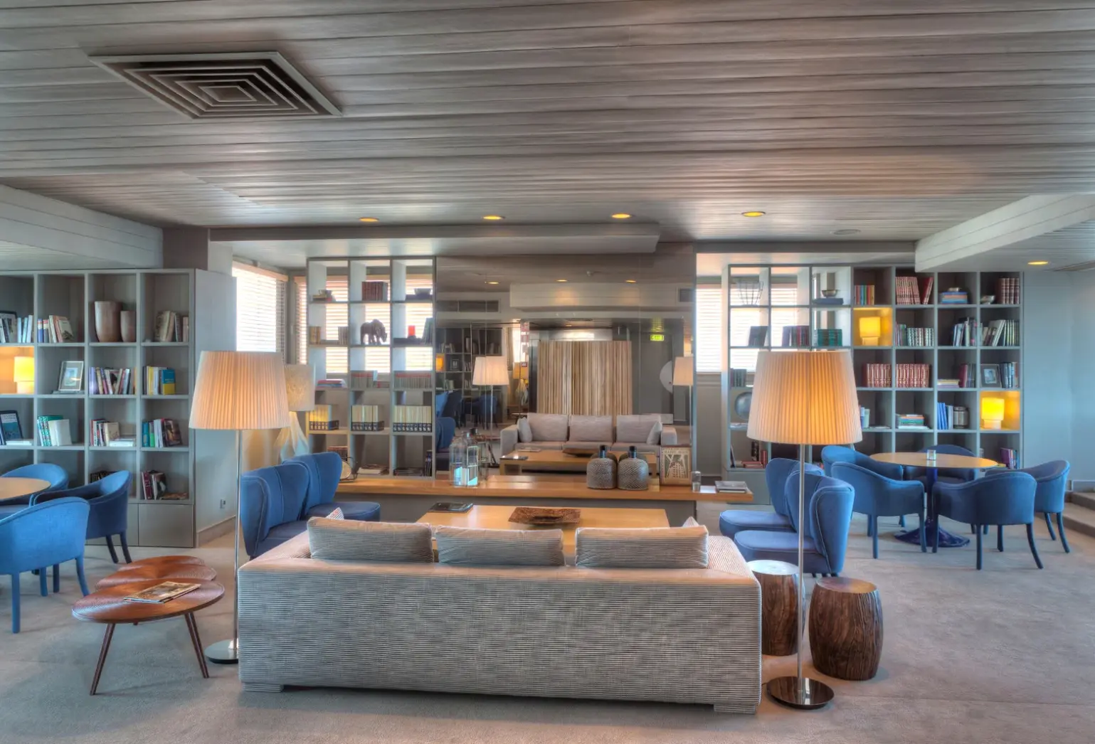 Lobby hotelu Dom Henrique Downtown