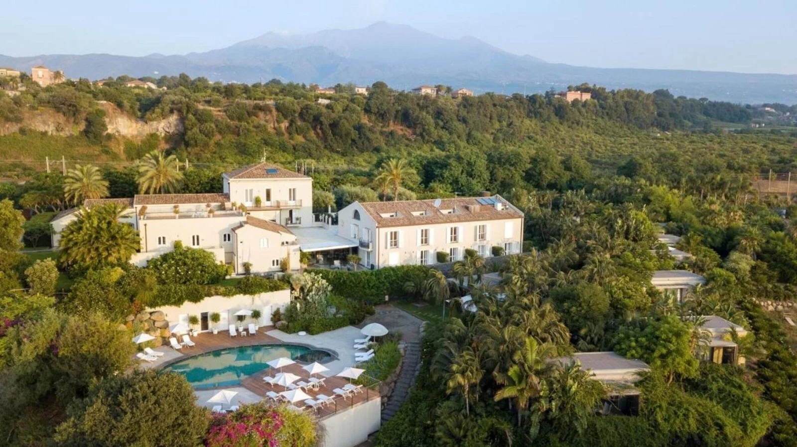Hotel Donna Carmela Resort & Lodges