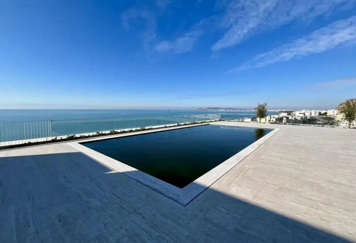Plaża przy hotelu Durres Bay Hotel