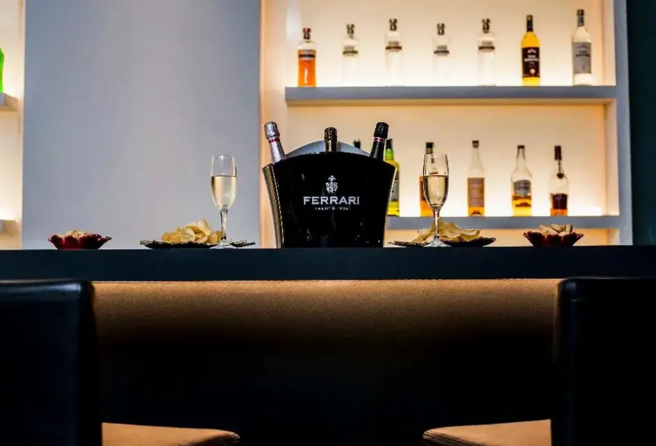 Restauracja i jedzenie w hotelu Excelsior Bari