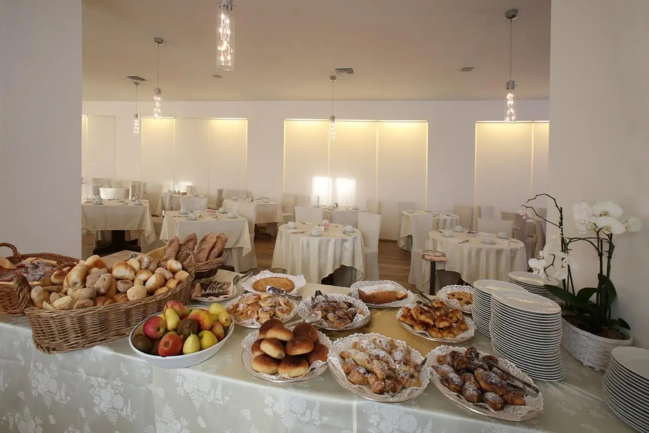 Restauracja i jedzenie w hotelu Excelsior Palace Hotel