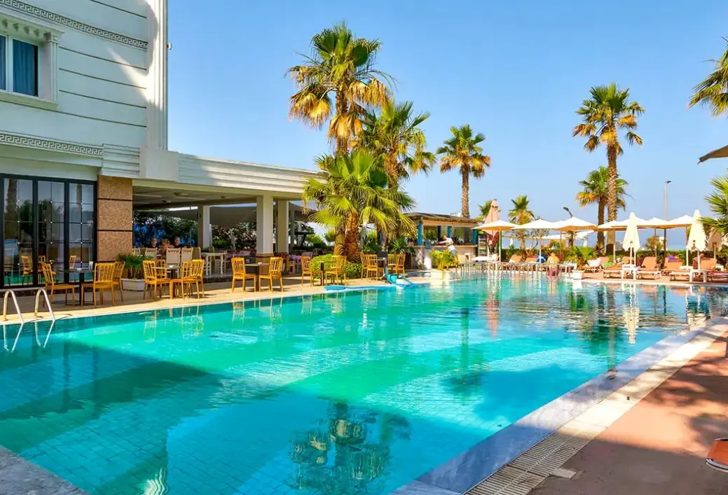 Basen w hotelu Fafa Mel Holiday