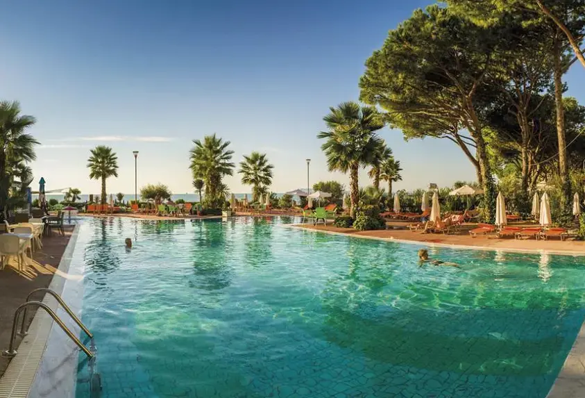 Basen w hotelu Fafa Mel Holiday
