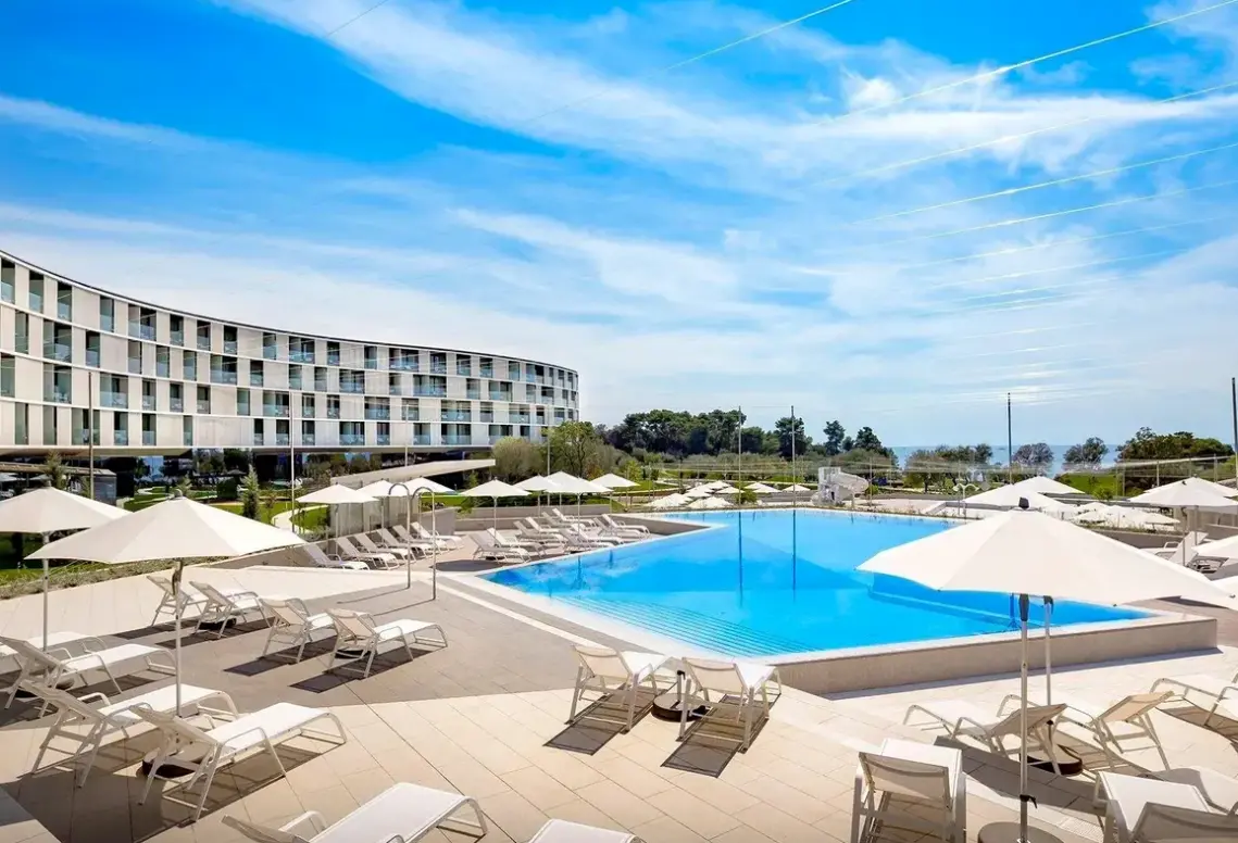 Basen w hotelu Family Hotel Amarin