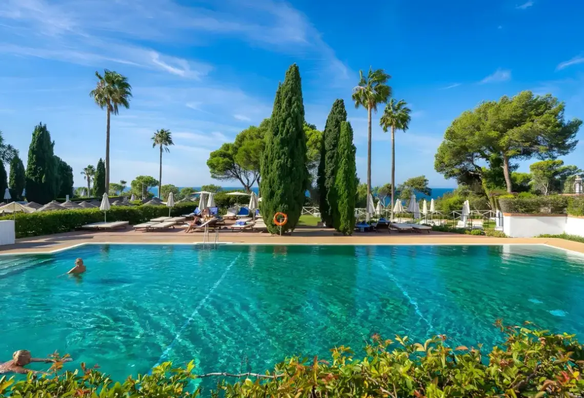 Basen w hotelu Fuerte Conil-Resort