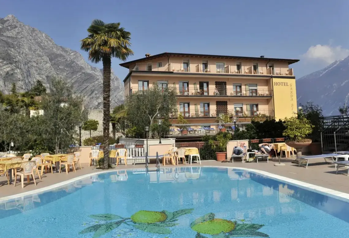 Basen w hotelu Garda Bellevue