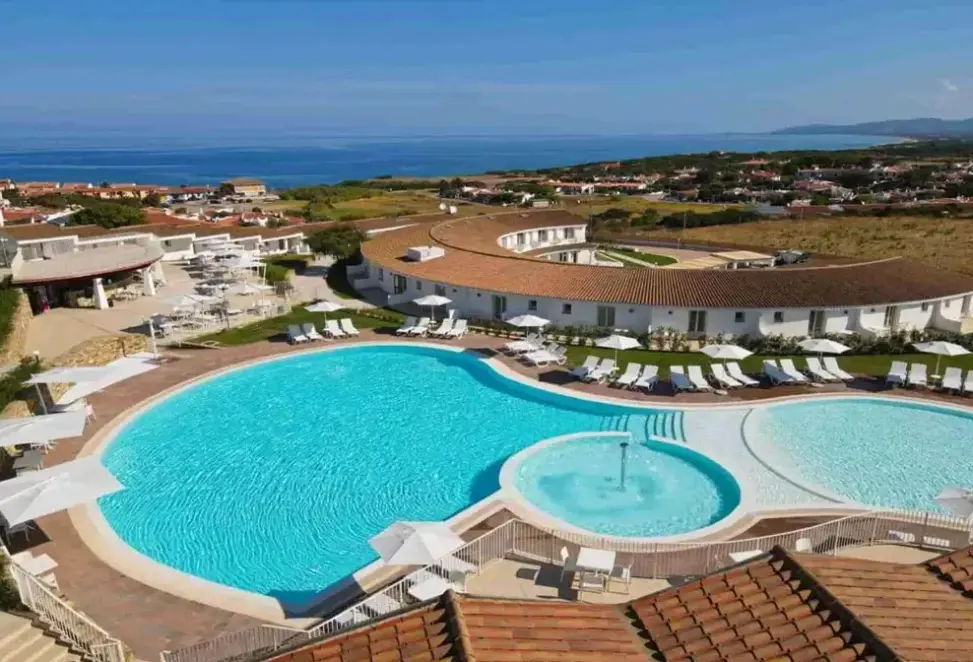 Basen w hotelu GH Santina Resort