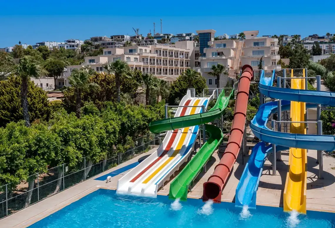 Basen w hotelu Golden Age Hotel