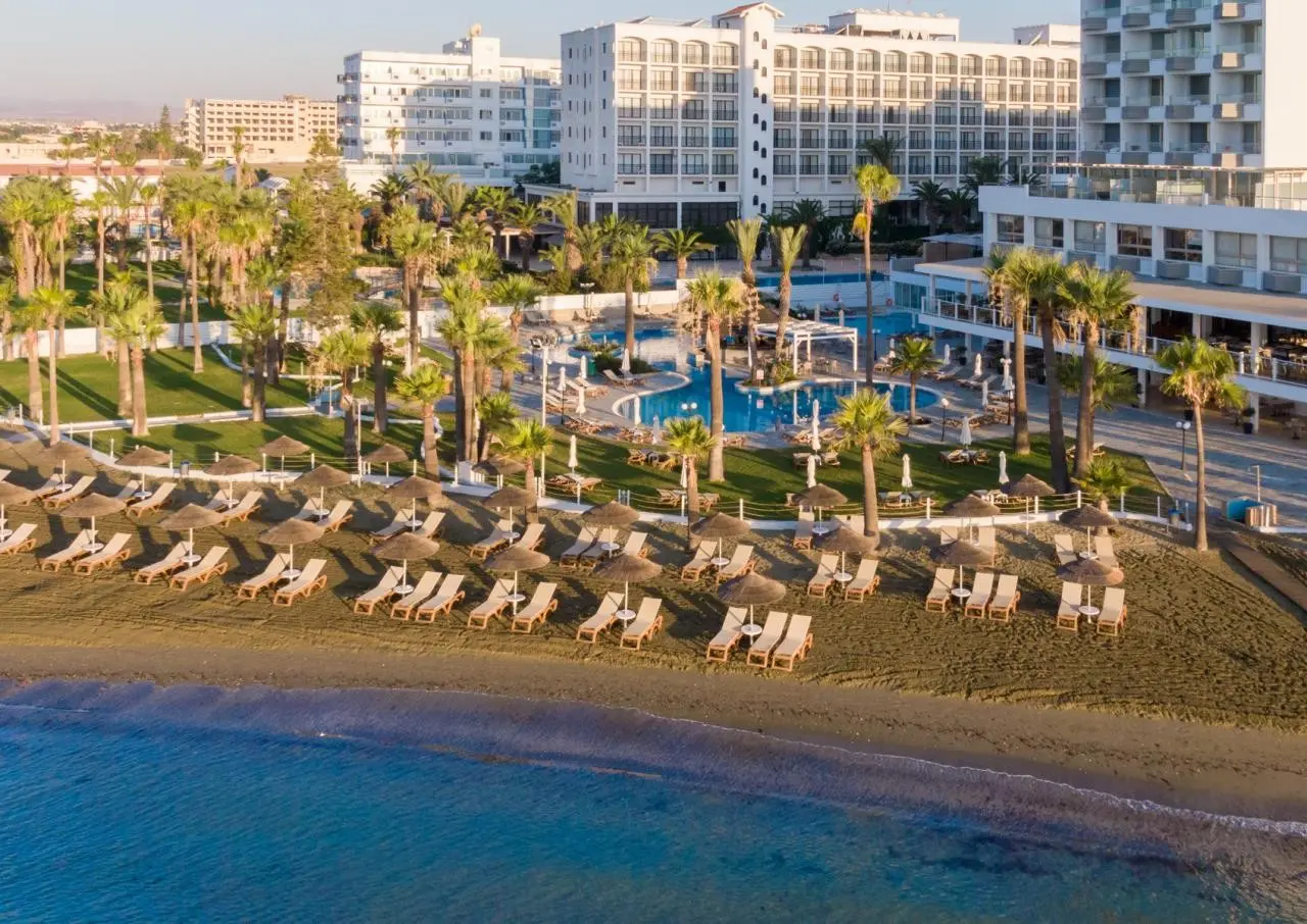 Golden Bay Beach — GOLDEN BAY BEACH