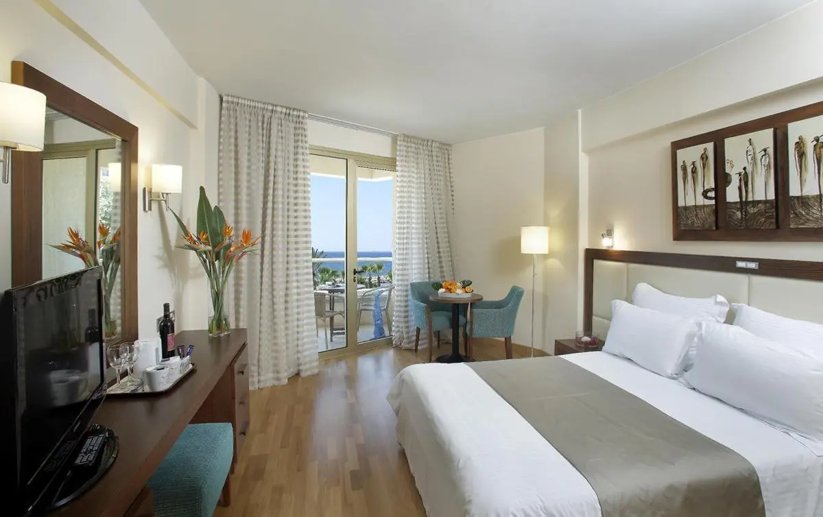 Golden Bay Beach — GOLDEN BAY BEACH