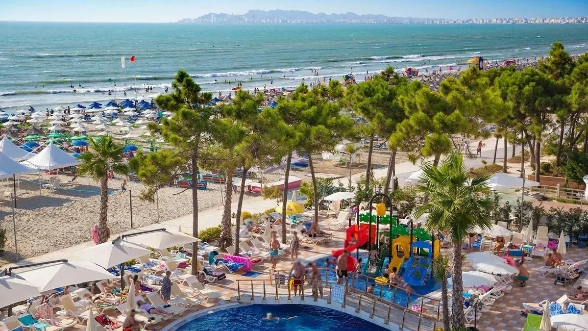 Basen w hotelu Grand Blue Fafa