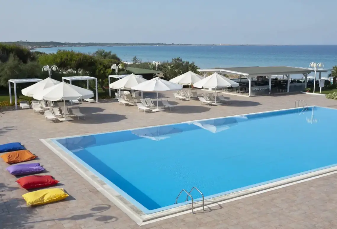Basen w hotelu Grand Hotel Costa Brada