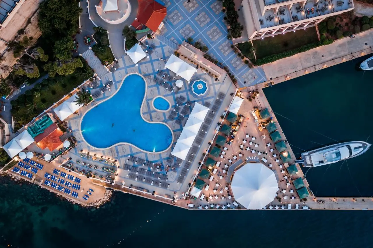 Grand Hotel Excelsior — GRAND HOTEL EXCELSIOR