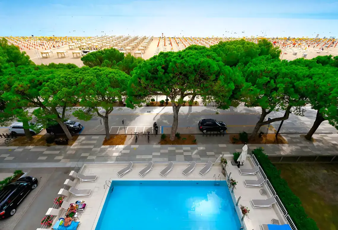 Basen w hotelu Grand Hotel Playa