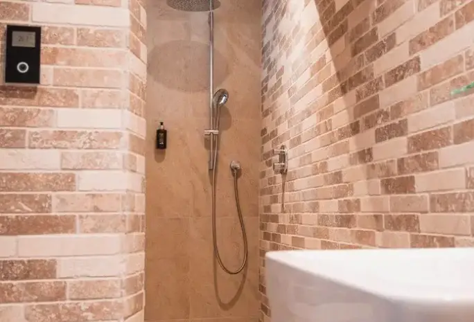 Łazienka w pokoju hotelu Grauer Bär